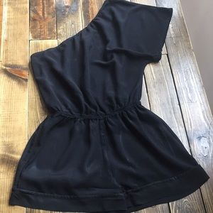 💕🌴Black one shoulder ROMPER! Like new Size M 💕